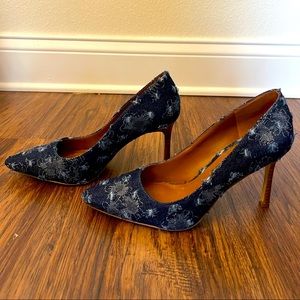 Nine West pumps in blue